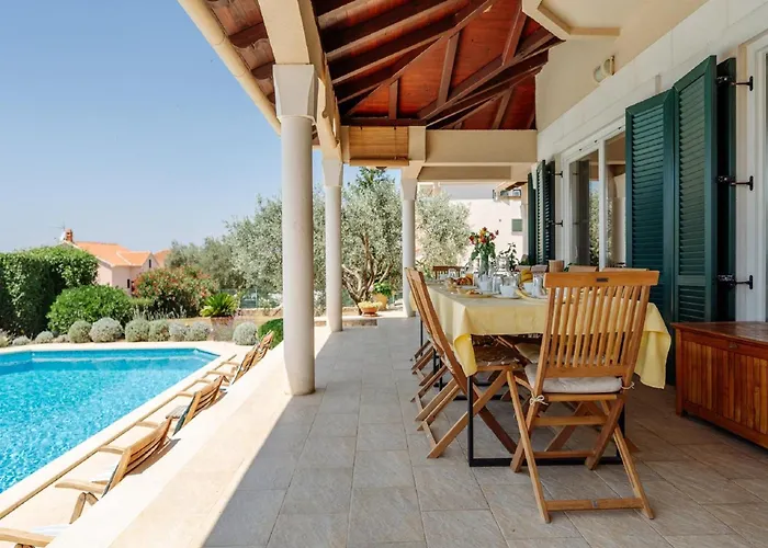 Villa Clara In With Pool Kožino