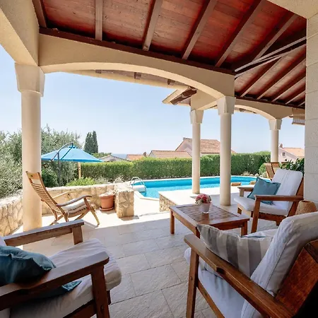 Vila Beautiful Clara With A Swimming Pool In Ko Ino Near The Sea *