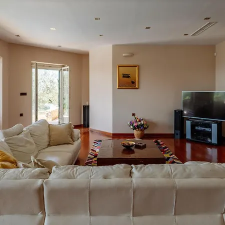 Clara In With Pool Villa Kožino