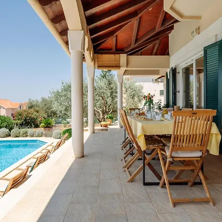 Vila Beautiful Clara With A Swimming Pool In Ko Ino Near The Sea Kozino