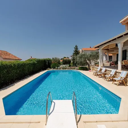 Beautiful Clara With A Swimming Pool In Ko Ino Near The Sea * Kozino
