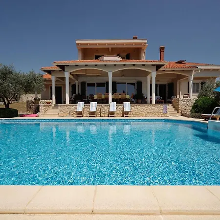 Vila Beautiful Clara With A Swimming Pool In Ko Ino Near The Sea