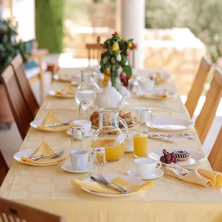 Clara In With Pool *