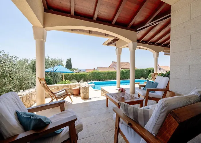 Вилла Clara In With Pool *