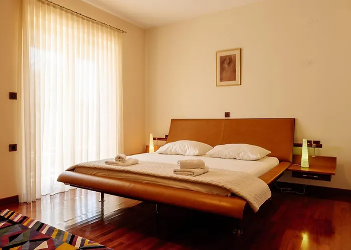 Clara In With Pool *