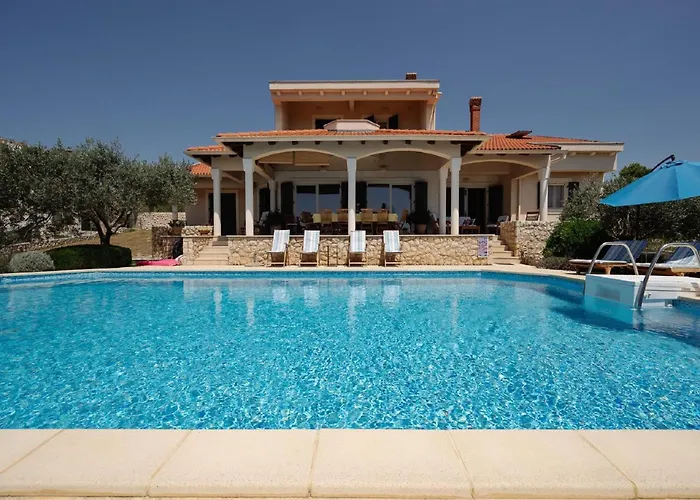 Вилла Clara In With Pool *