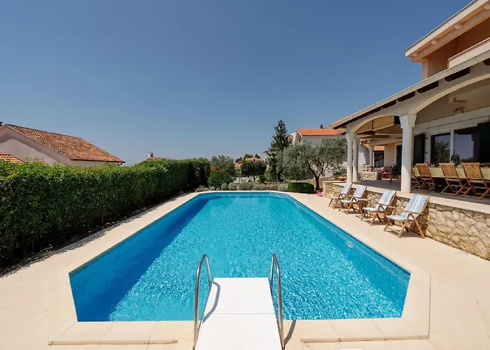 Clara In With Pool *