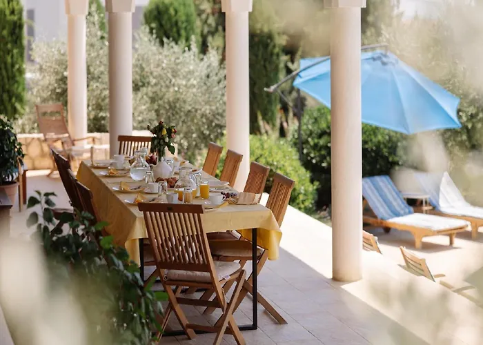 Clara In With Pool *