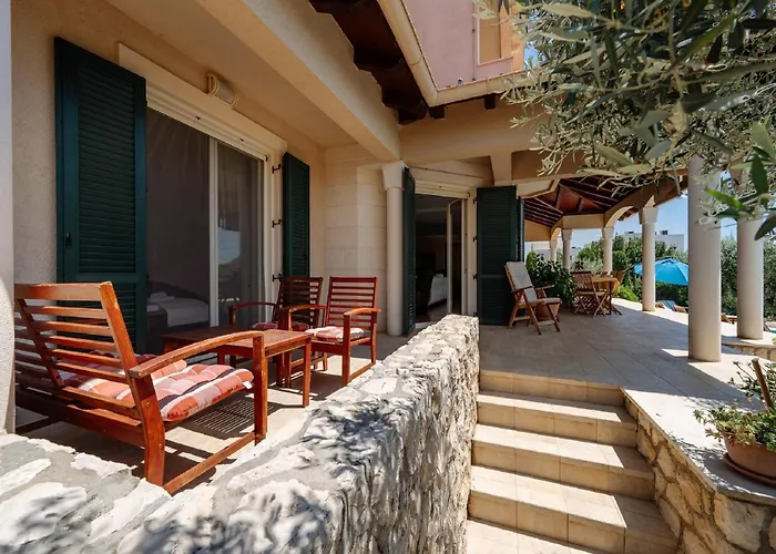 Clara In With Pool Вилла *