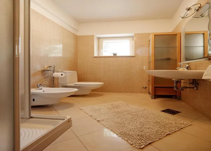 Clara In With Pool Вилла *