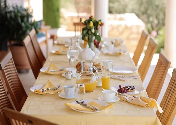 Clara In With Pool *