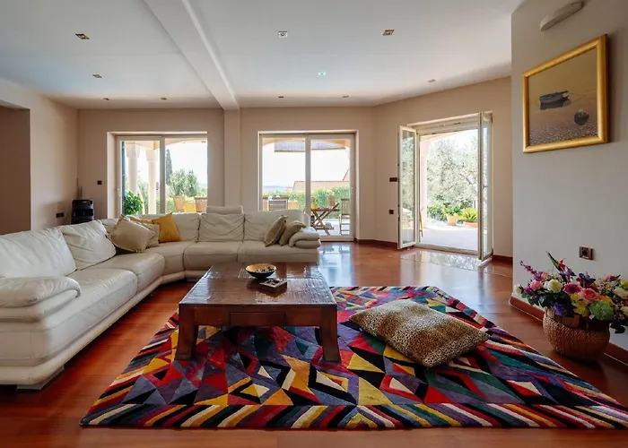 Clara In With Pool Кожино